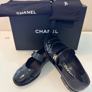 CHANEL WOMAN’S BLACK PATENT SHOE SIZE 5